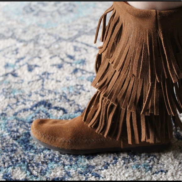 Minnetonka 3-layer fringe boots - Picture 1 of 5